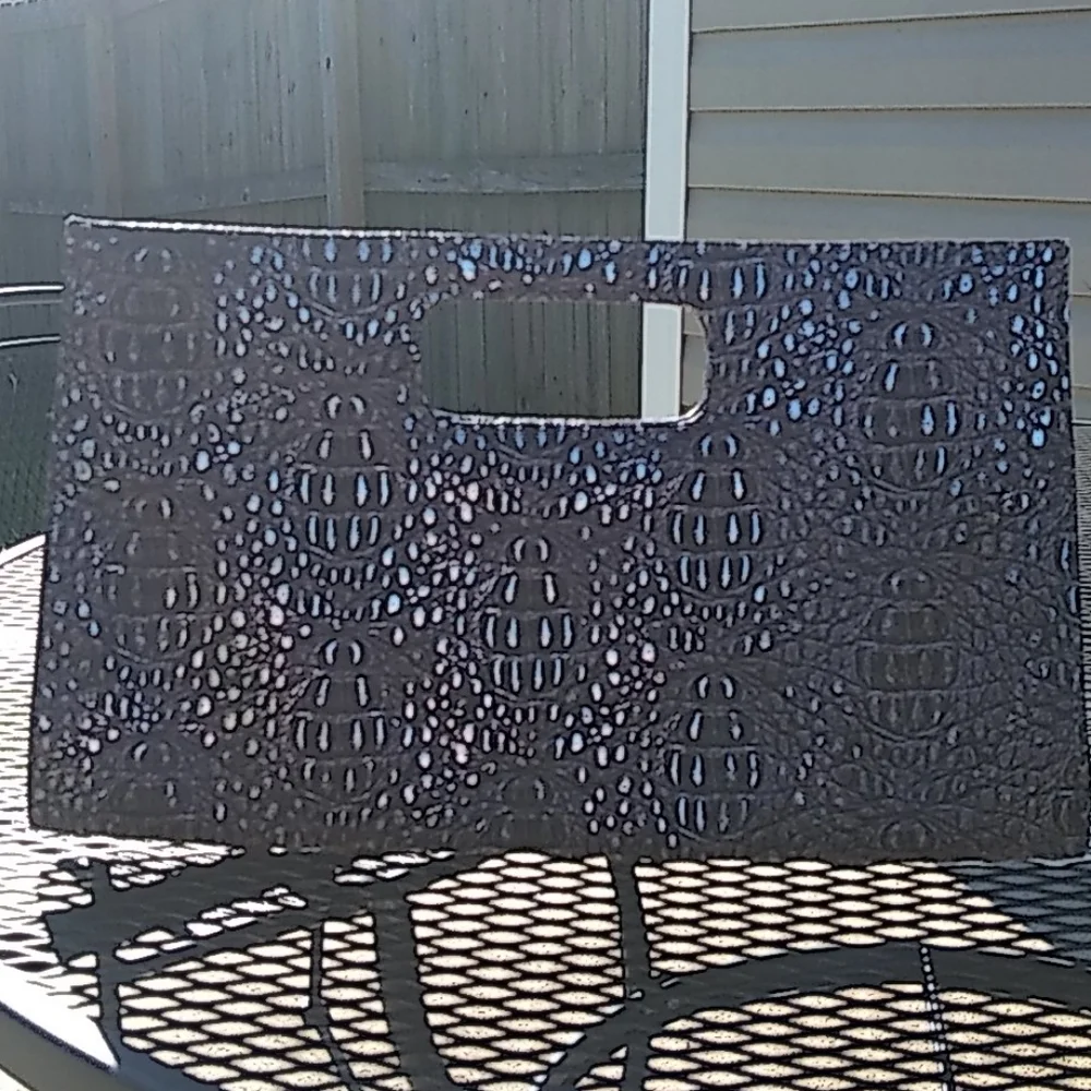 Faux crocodile clutch‎